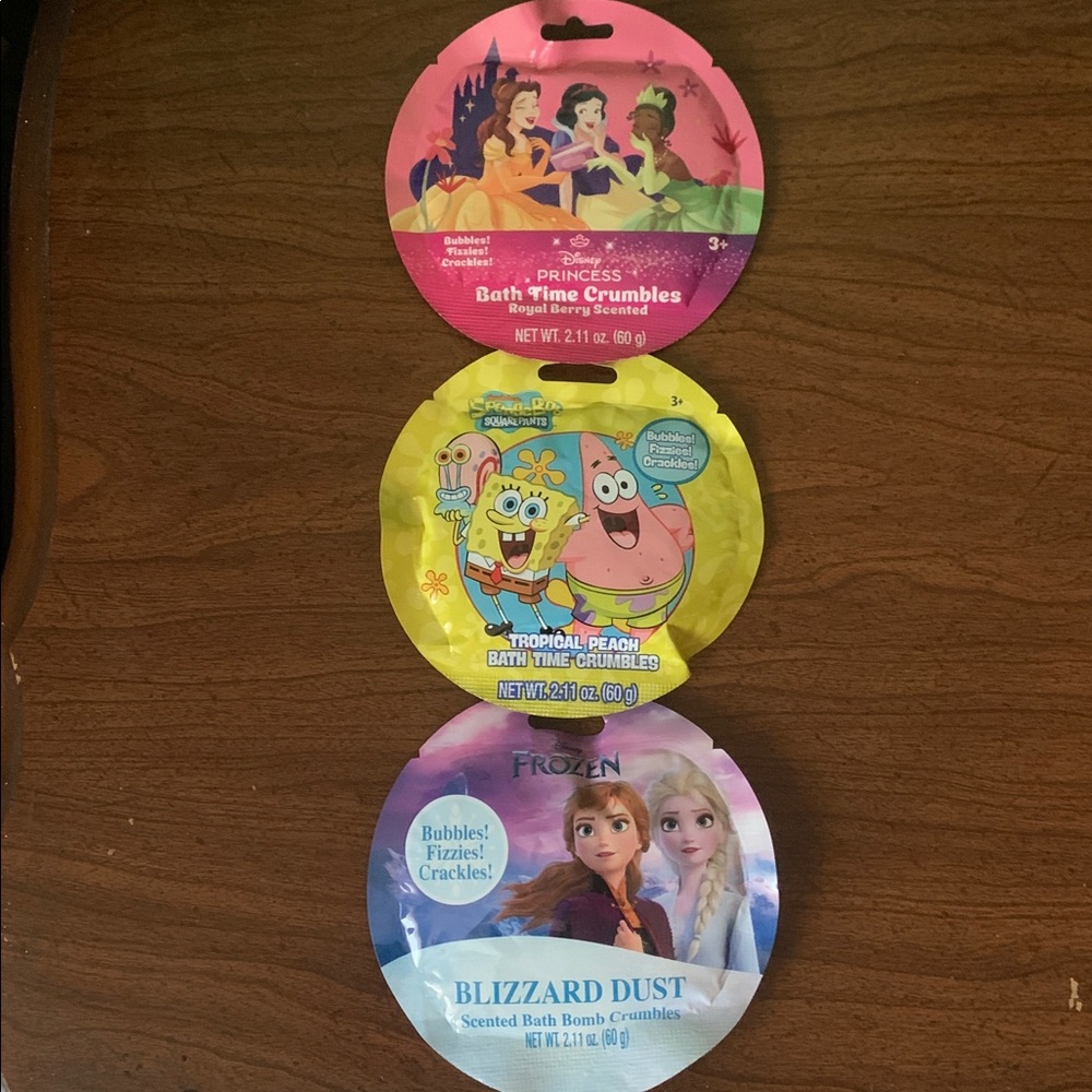 It’s bundle time! NWOT Cartoon Characters Bath Time Crumbles Set